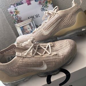 Women’s VaporMax 21 Size:7 Color: Beige/Sand